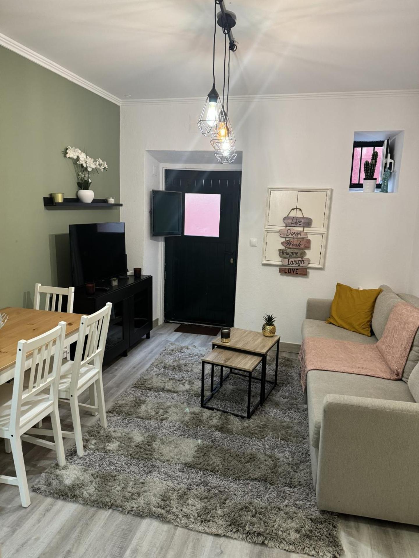 Apartment Quiet Street Alfama Lissabon